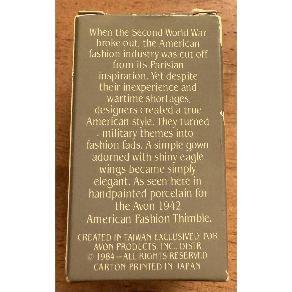 Avon 1984 American Fashion‎ Silhouettes Thimble Circa 1942 Original Box & Pouch